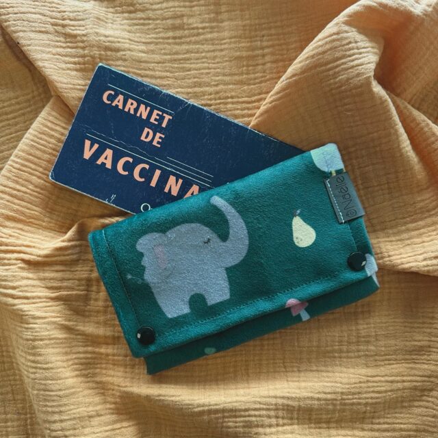 couvre carnet de santé enfant - Animaux vert - Naélie